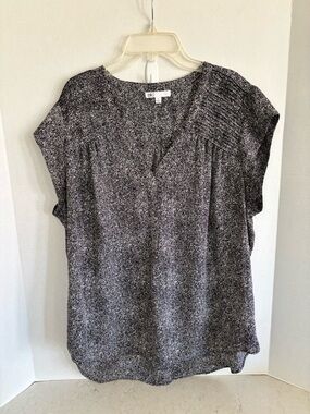 DR2 Black & White Printed Cap Sleeve blouse